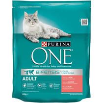 PURINA ONE Adult mit Lachs und Vollkorngetreide Vorderansicht