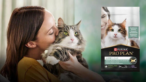 Purina Pro Plan Live Clear Frau mit Katze